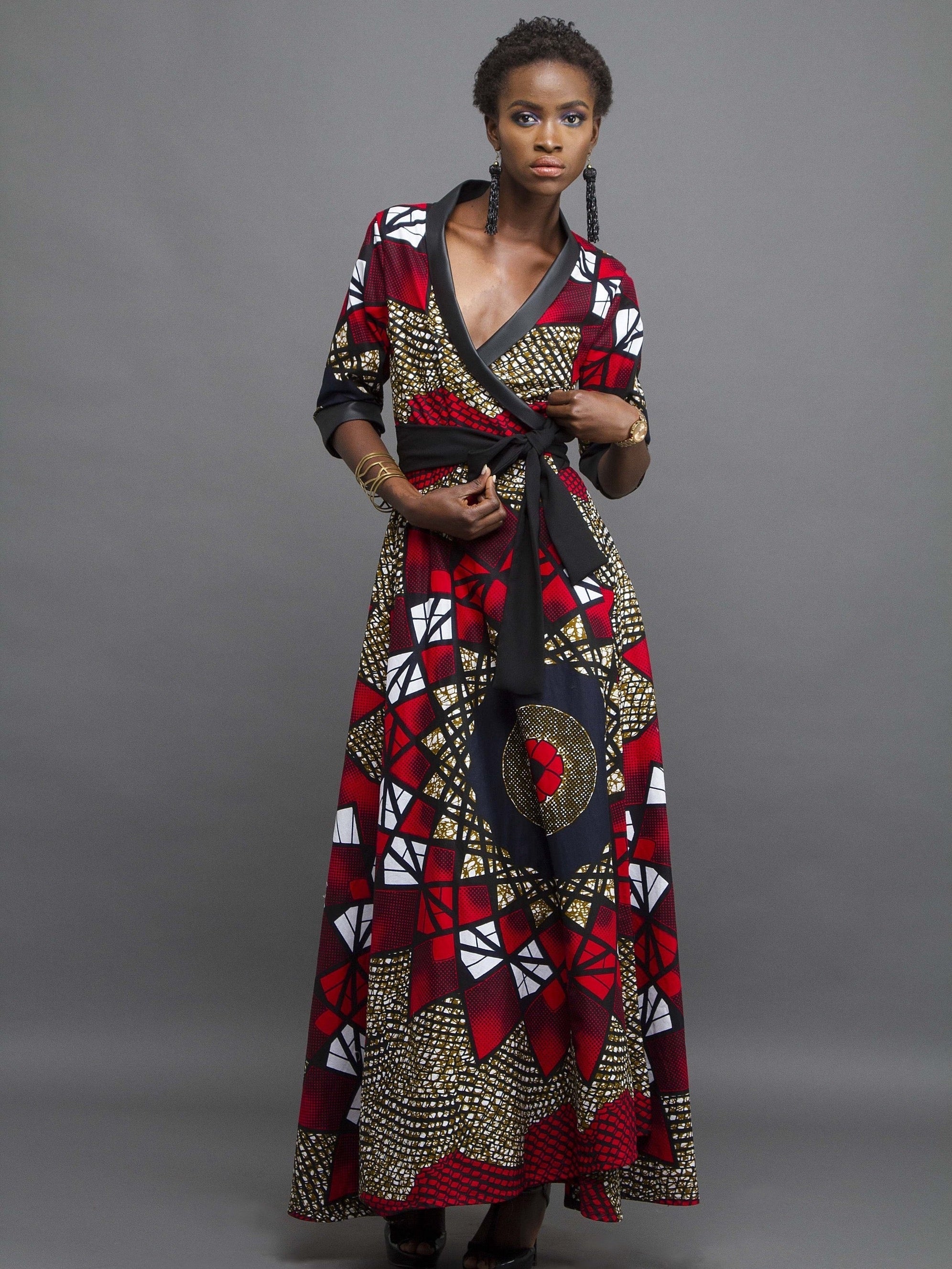 A  staple in every woman's wardrobe, the wrap dress never goes out of style. The African print keeps it fresh and modern for a flattering look is effortlessly chic.